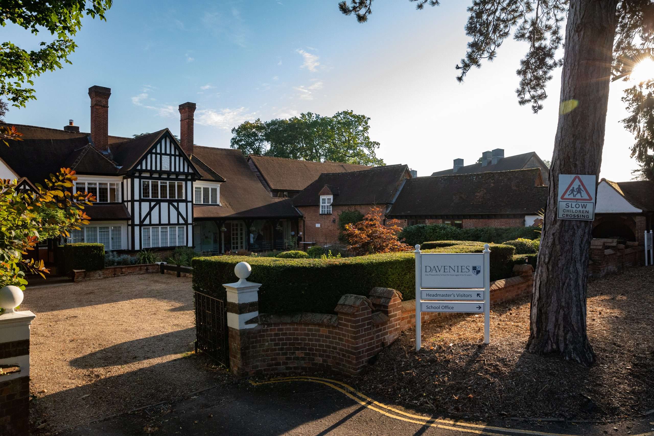 Davenies School